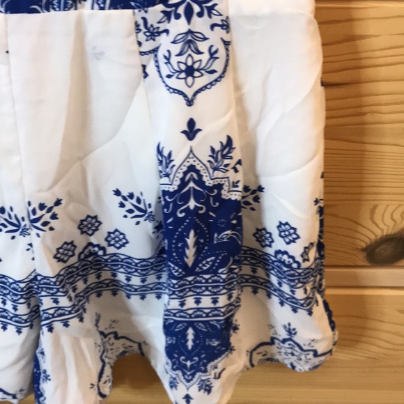 Lovers and Friends Sasha Printed Floral Shorts Size Medium - Picture 4 of 8